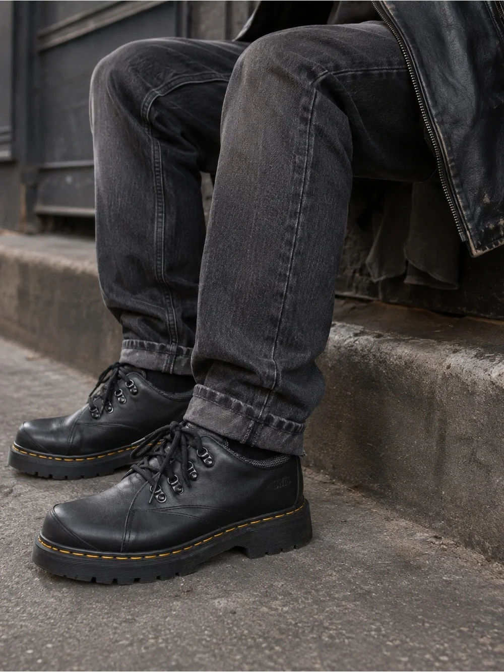 Dr. Martens Men's Vintage Y2K 9293 DM'S Black Leather Lace-Up Shoes 8